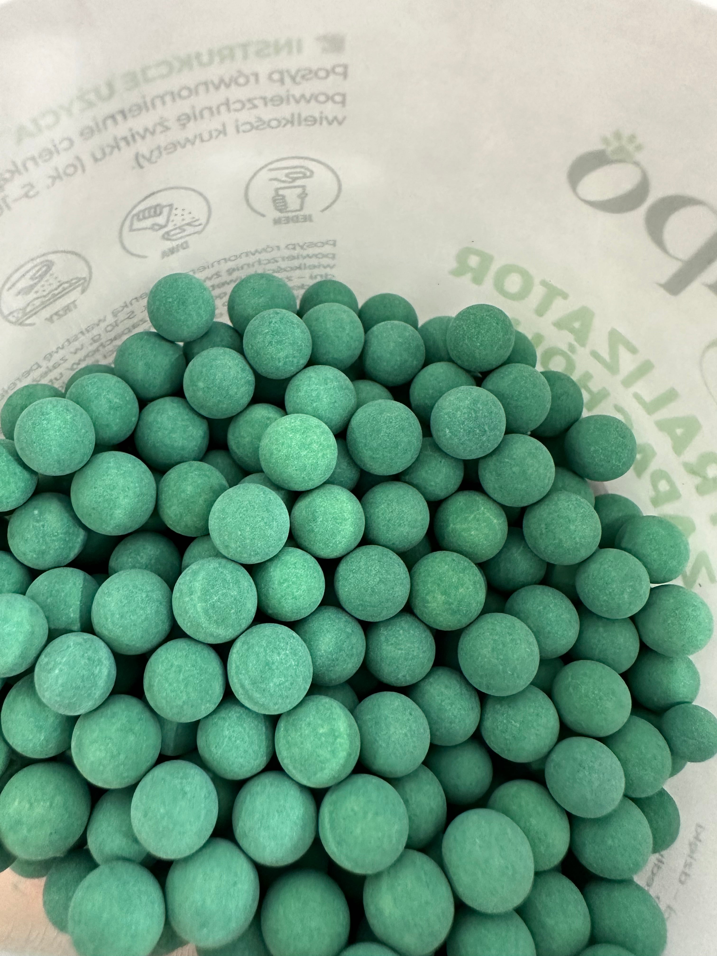 SAGAPO Neutralizator zapachów do kuwety dla kota Jabłko 450 g